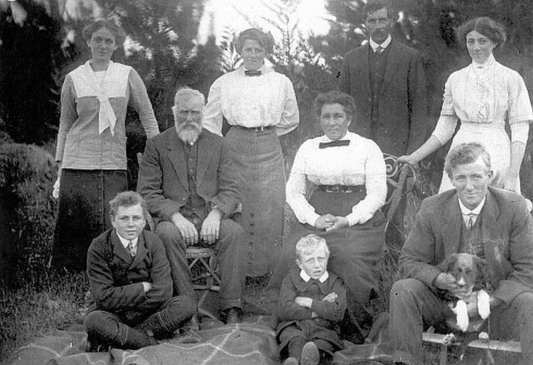 James and Alice Benbow and family(abt 1914)