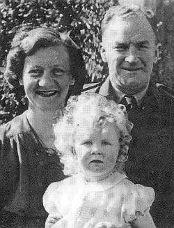 Molly, Alex and daughter Pauline Davis