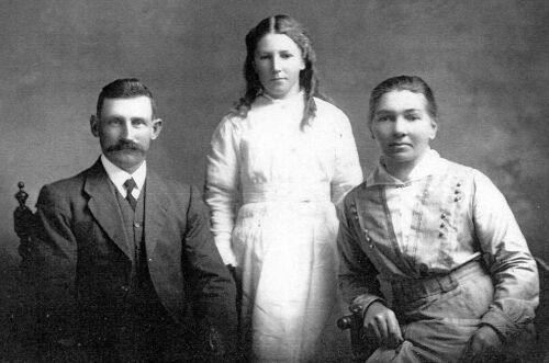 Bill, Edith and Minnie Cone