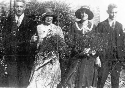Marriage of Robert Frederick Davie and Gwendoline Theresia Purdom; bridesmaid Sara Davie and best man, John Davie