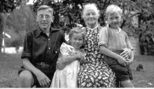  Edith cunningham with her grandchildren - David 13, Rowan 3 and Gordon6