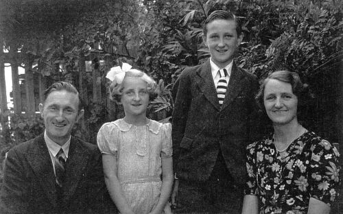 Claude, Leonie, Gordon and Myrtle Steer