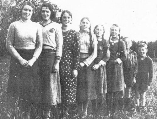 Left to right; Ruth; Leah; Mary; Bertha; Iris; Eunice; Stephen; Edward
